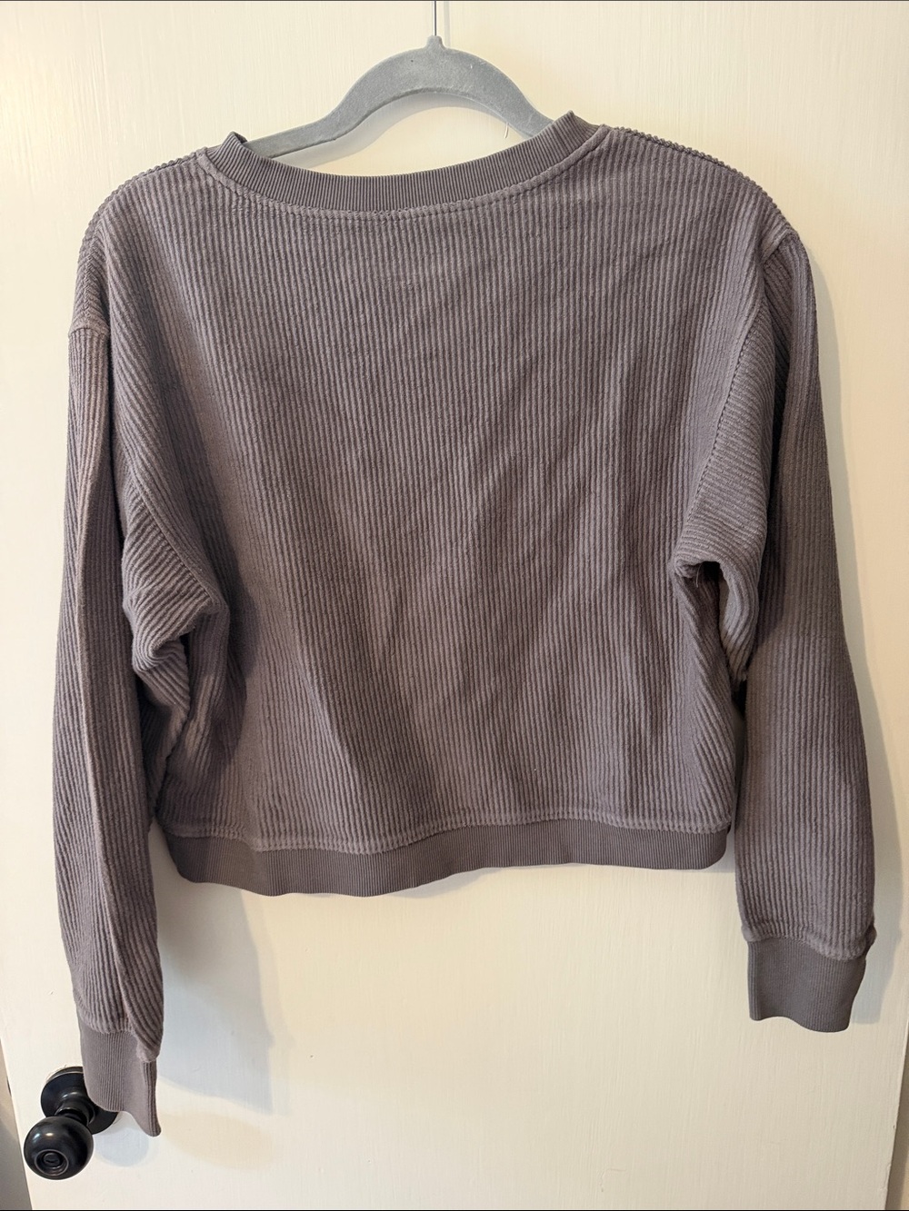 Ole Miss Rebels Women's Ribbed Cropped Crewneck Sweatshirt - Gray - Picture 3 of 3